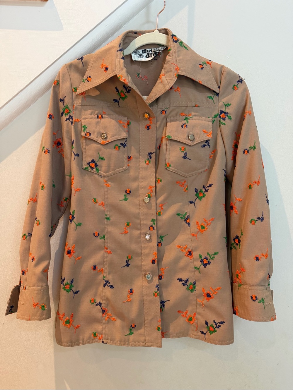 Amazing Vintage 1970s Button-Down Shirt with Floral Embroidery size 8 Authentic